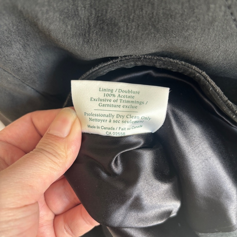 Danier Women's Elegant Black Suede Blazer - Picture 6 of 9